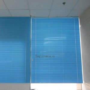 Rèm lá nhôm lỗ kim lưới nhìn thấy cảnh bên ngoài Rèm lá nhôm lỗ kim lưới nhìn thấy cảnh bên ngoài