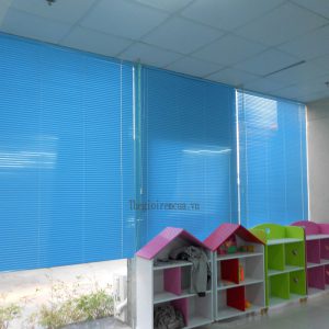 Rèm lá nhôm lỗ kim lưới nhìn thấy cảnh bên ngoài Rèm lá nhôm lỗ kim lưới nhìn thấy cảnh bên ngoài