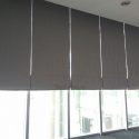 Mành roman che nắng cho cửa sổ văn phòng công ty