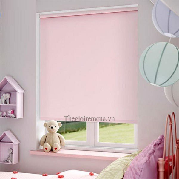Rèm cuốn màu hồng cản sáng phòng ngủ đẹp dịu dàng